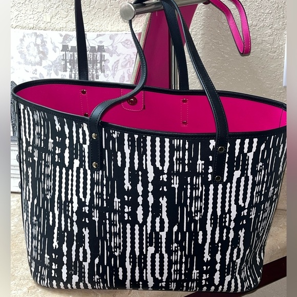 Trina Turk Bag w/Pouch, Black & White Print, Pink inside - Picture 5 of 9